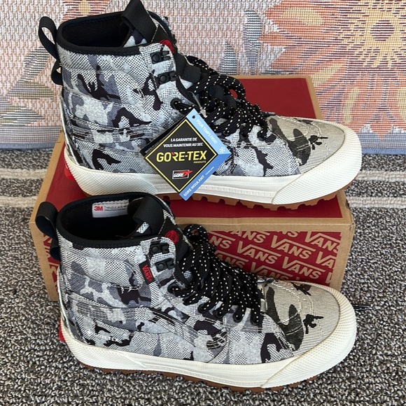 Vans WMNS Sk8-Hi Gore-Tex MTE
Arctic Camo Cloud
VN0A5111COI
Sneakers Boots - Picture 2 of 16